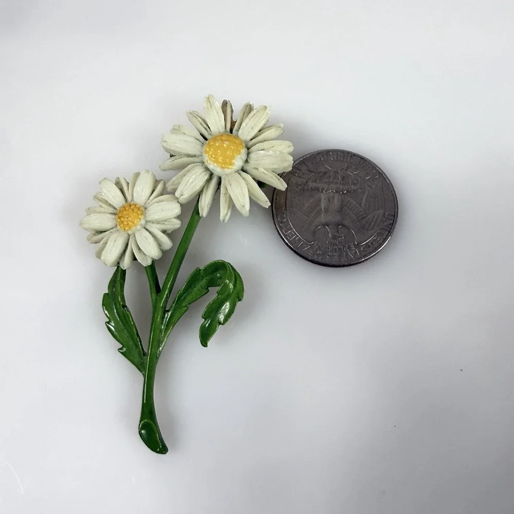 Vintage Flower Brooch Green Enamel & Cream Celluloid 2.5